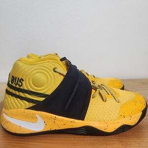 Nike Kyrie 2 Shoes Youth Size 6.5Y School Bus Yellow Sneakers 826673-700